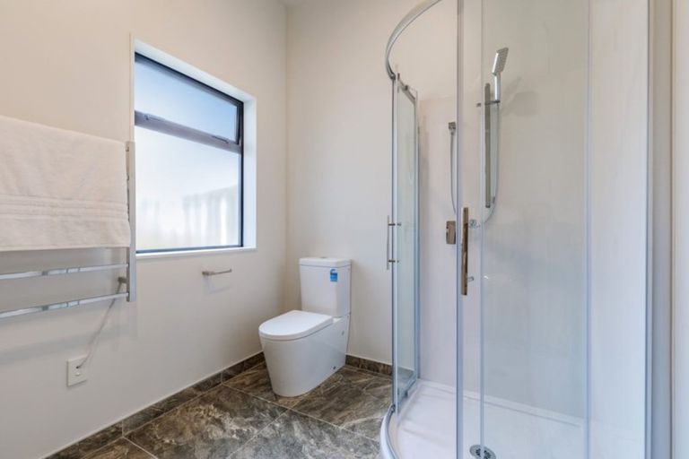 Photo of property in 2 Tarara Lane, Kumeu, 0810