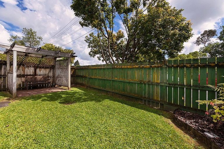 Photo of property in 1/73 Vodanovich Road, Te Atatu South, Auckland, 0610