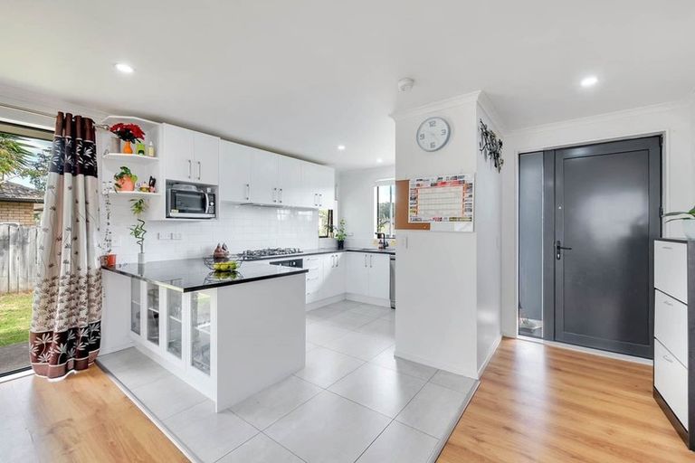 Photo of property in 20 Misty Valley Drive, Henderson, Auckland, 0612