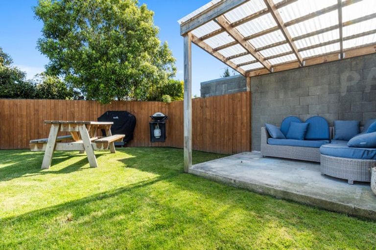 Photo of property in 4 Sequoia Place, Maoribank, Upper Hutt, 5018