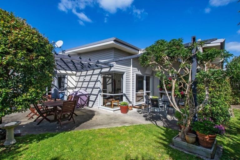 Photo of property in 4 Resolution Place, One Tree Point, 0118