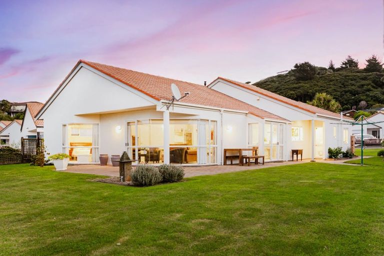 Photo of property in 7 Lakeside Villas, Whitby, Porirua, 5024