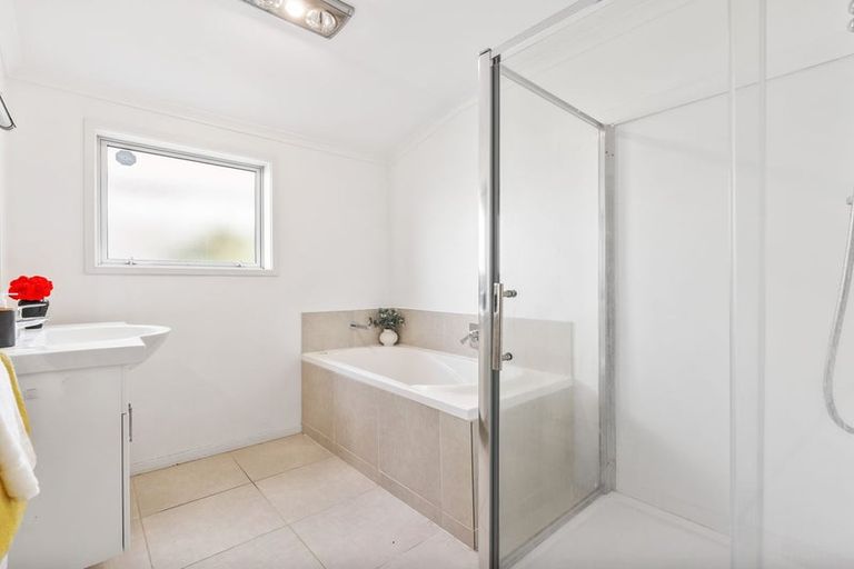 Photo of property in 19b Te Atatu Road, Te Atatu South, Auckland, 0610