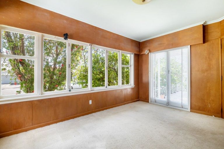 Photo of property in 51 Norwood Road, Bayswater, Auckland, 0622