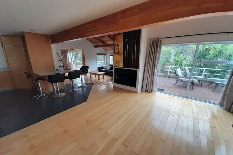 Photo of property in 14 La Roche Place, Northcote, Auckland, 0627