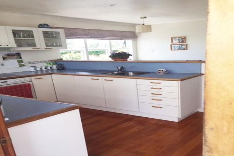 Photo of property in 158 Edmonton Road, Te Atatu South, Auckland, 0610