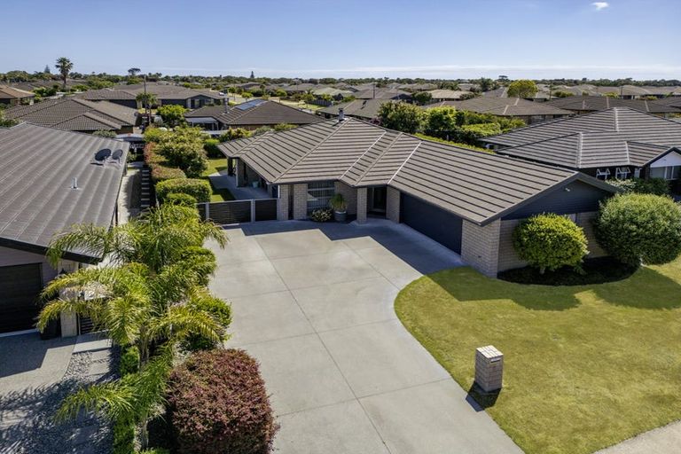Photo of property in 5 Rainey Crescent, Papamoa Beach, Papamoa, 3118
