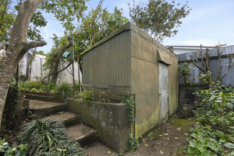 Photo of property in 31 Wrantage Street, Westown, New Plymouth, 4310