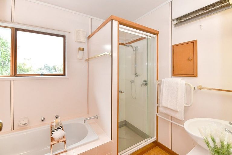 Photo of property in 1/9 Taumata Road, Castor Bay, Auckland, 0620