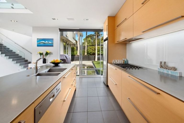 Photo of property in 6a Rewi Street, Torbay, Auckland, 0630