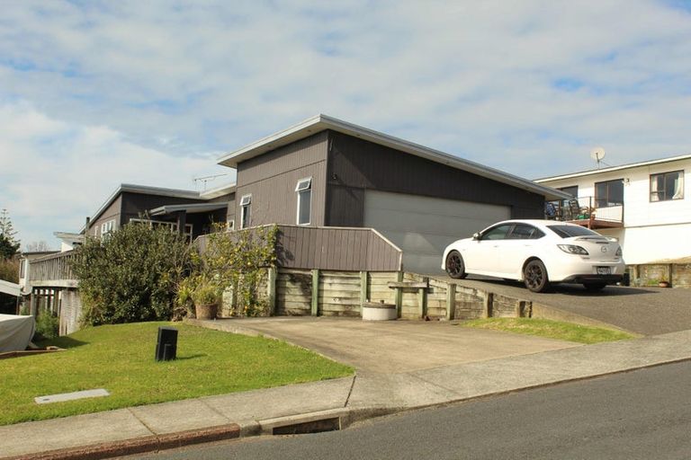 Photo of property in 37 Gledstane Road, Stanmore Bay, Whangaparaoa, 0932