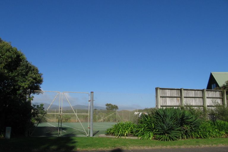 Photo of property in 23 Freyberg Crescent, Waikanae Beach, Waikanae, 5036