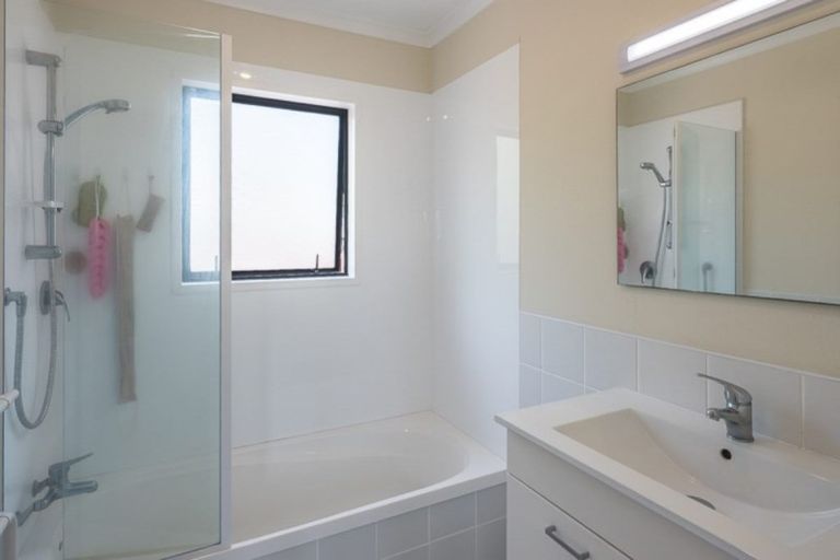 Photo of property in 92 Queens Road, Waikanae Beach, Waikanae, 5036