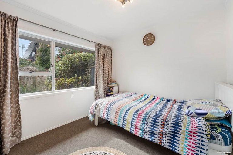 Photo of property in 48 Woodstock Road, Forrest Hill, Auckland, 0620