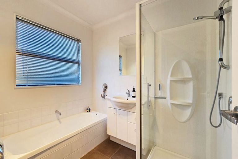 Photo of property in 16a Windsor Terrace, Taradale, Napier, 4112