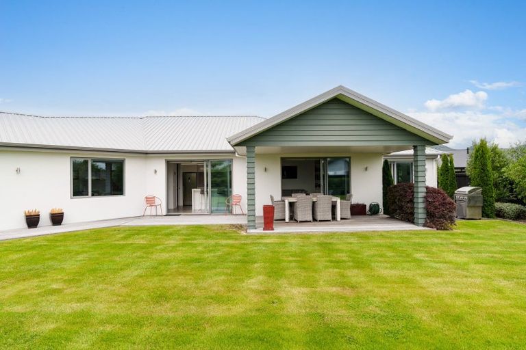 Photo of property in 17 Thornly Park Avenue, Mosgiel, 9024