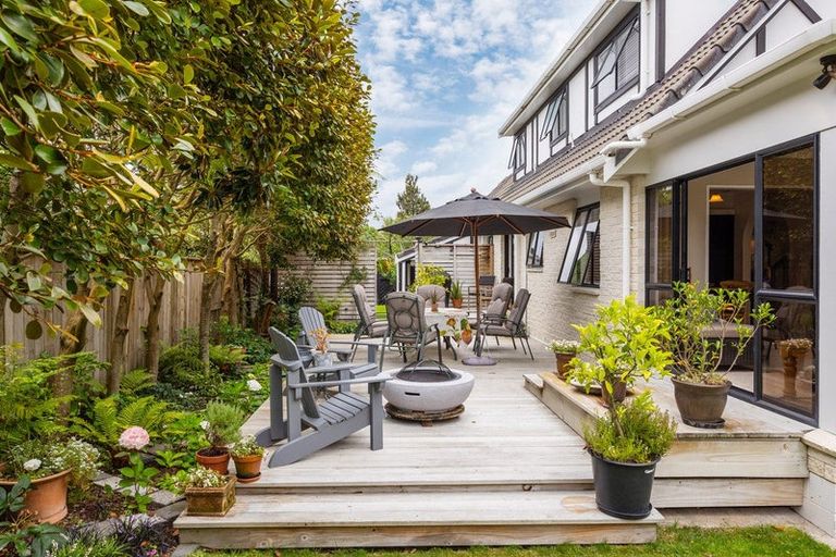 Photo of property in 1 Earl Place, Hokowhitu, Palmerston North, 4410