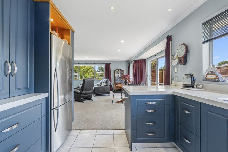 Photo of property in 3 Mahoe Street, Strandon, New Plymouth, 4312