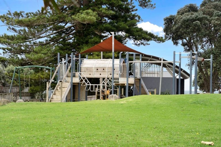 Photo of property in 7b Peter Terrace, Castor Bay, Auckland, 0620