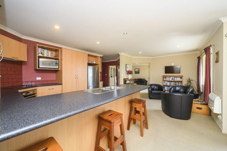 Photo of property in 53 Pacific Drive, Fitzherbert, Palmerston North, 4410