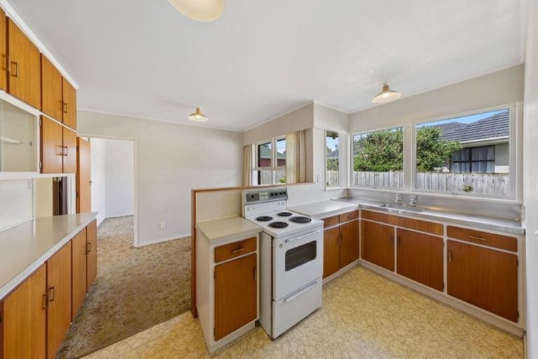 Photo of property in 2/55 Orams Road, Hillpark, Auckland, 2102