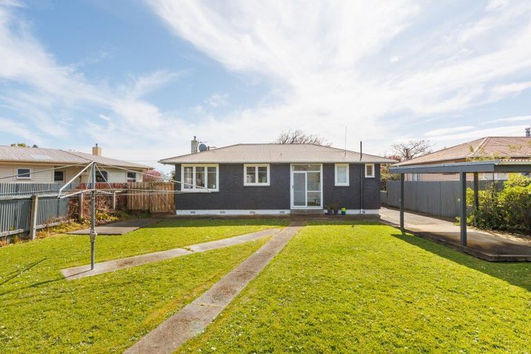 Photo of property in 17 Peters Avenue, Cloverlea, Palmerston North, 4412