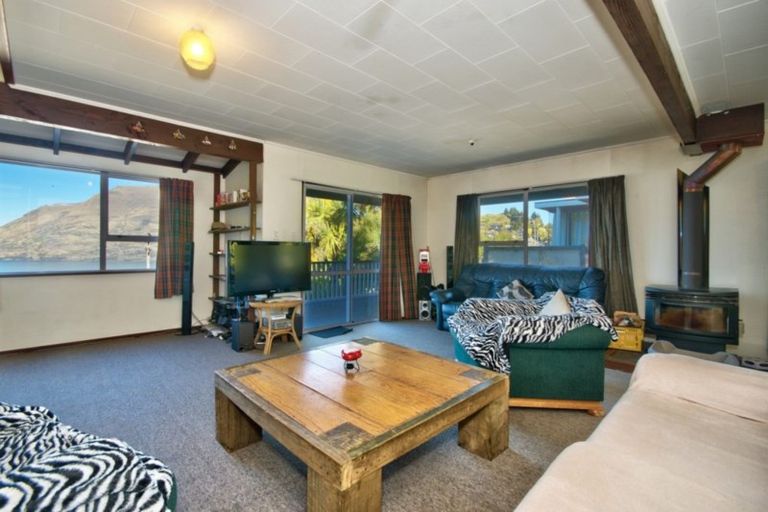 Photo of property in 1 Cameron Place, Fernhill, Queenstown, 9300