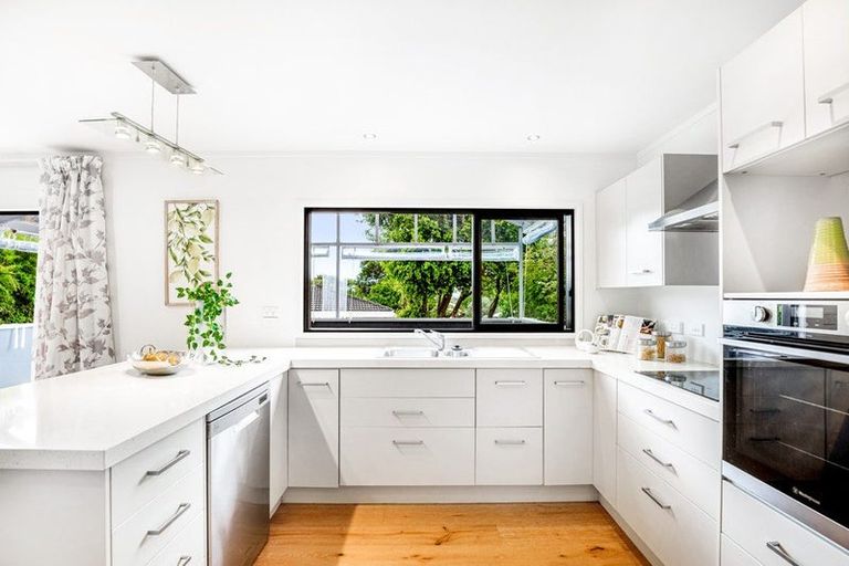 Photo of property in 2/1 Hatherlow Street, Glenfield, Auckland, 0629