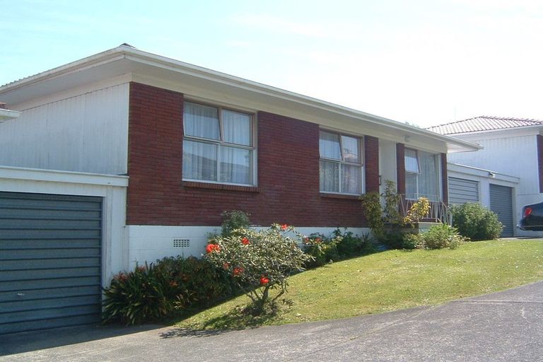 Photo of property in 2/11 Manuka Road, Bayview, Auckland, 0629