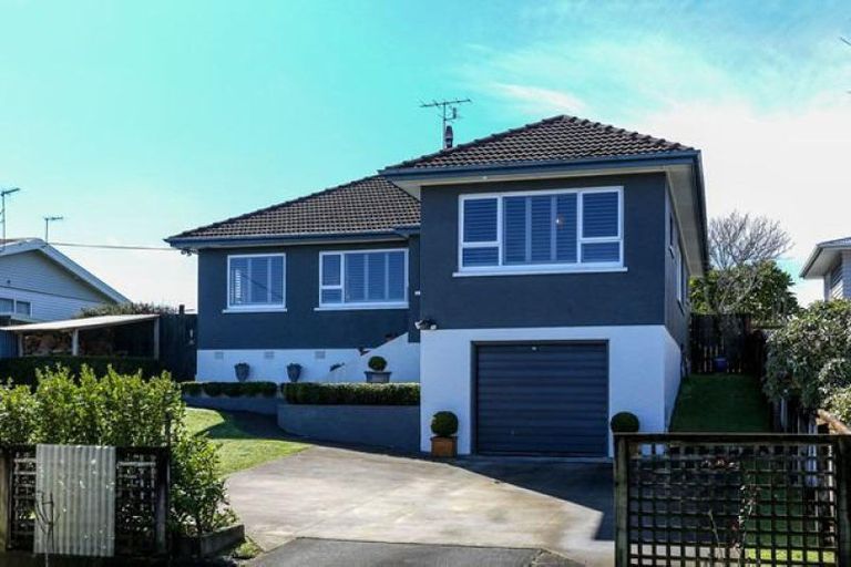 Photo of property in 11 Waimea Street, Westown, New Plymouth, 4310