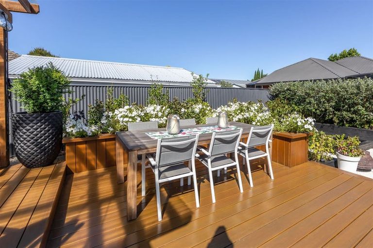 Photo of property in 28 Clipper Place, Redwood, Christchurch, 8051