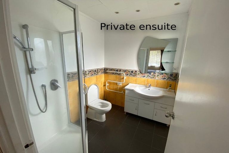 Photo of property in 4 Karo Place, Glendene, Auckland, 0602