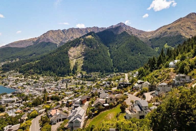 Photo of property in 15 Manchester Place, Queenstown, 9300