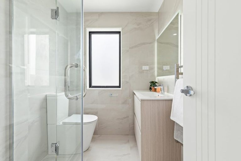 Photo of property in 1/113 Beach Road, Te Atatu Peninsula, Auckland, 0610