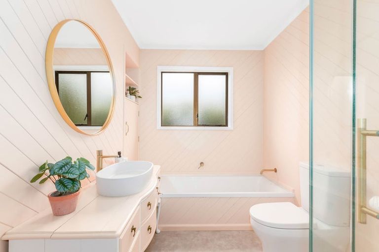 Photo of property in 55 Kahu Road, Paremata, Porirua, 5024