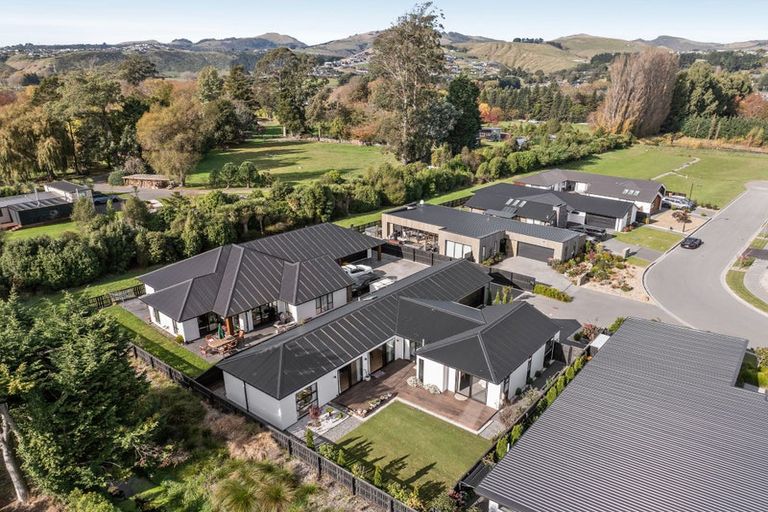 Photo of property in 27 Irvines Track, Halswell, Christchurch, 8025