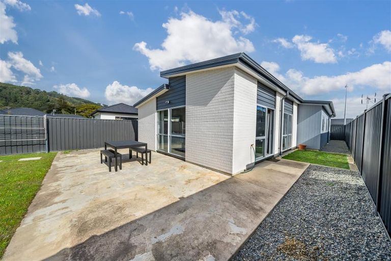 Photo of property in 4 Te Kaeaea Crescent, Wallaceville, Upper Hutt, 5018
