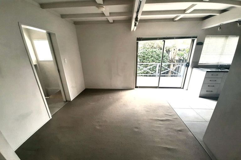 Photo of property in 2/8 Nile Road, Milford, Auckland, 0620