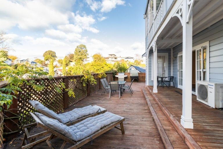 Photo of property in 32 Milton Road, Bluff Hill, Napier, 4110