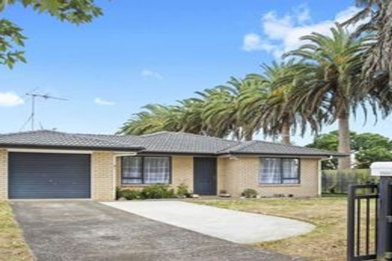 Photo of property in 1 Ranch Place, Pukekohe, 2120