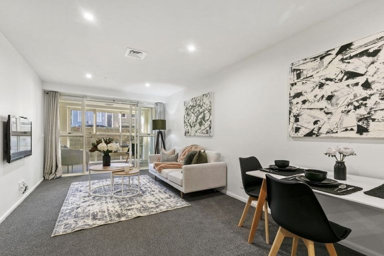 Photo of property in 2e/5 Kent Terrace, Mount Victoria, Wellington, 6011