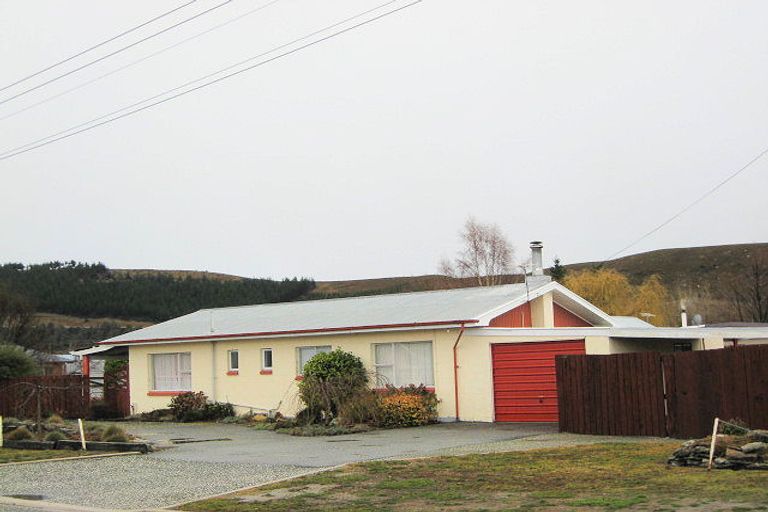 Photo of property in 10 Orchard Street, Clyde, 9330