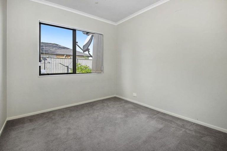 Photo of property in 17 Ashmere Lane, Weymouth, Auckland, 2103
