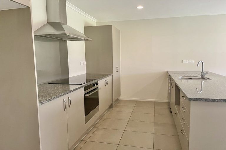 Photo of property in 18 Akeake Lane, Manurewa, Auckland, 2102