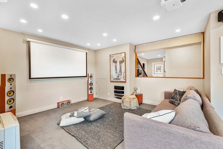 Photo of property in 5 Bunker Way, Strathmore Park, Wellington, 6022