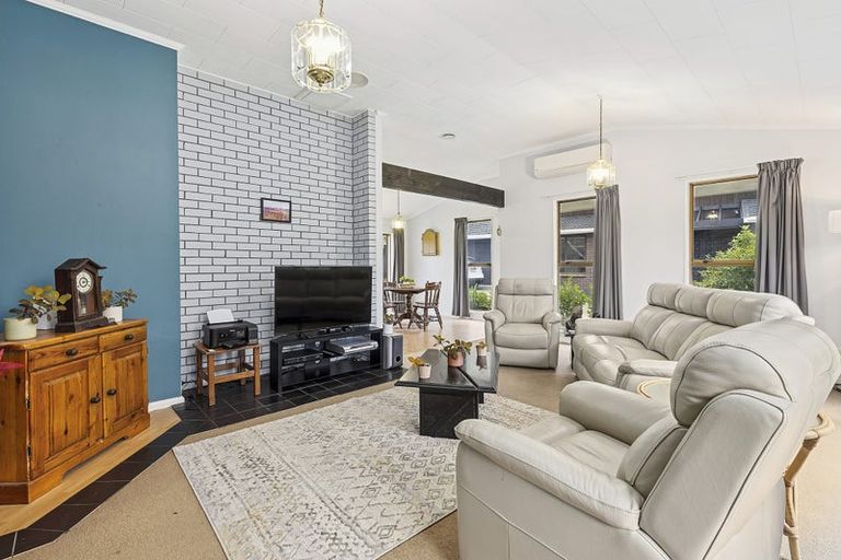 Photo of property in 14 Balliol Drive, Tawa, Wellington, 5028