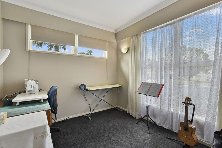 Photo of property in 11 Iorangi Place, Hillpark, Auckland, 2102