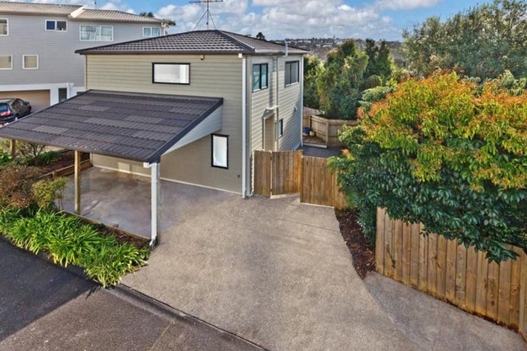Photo of property in 1/5 Kilham Avenue, Northcote, Auckland, 0627