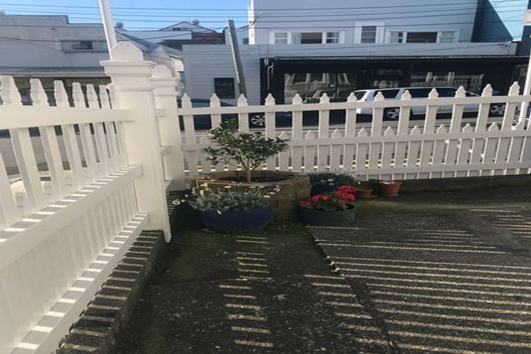 Photo of property in 24 Majoribanks Street, Mount Victoria, Wellington, 6011