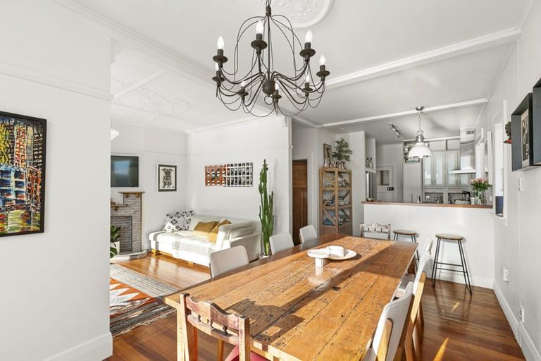 Photo of property in 53 Palliser Road, Roseneath, Wellington, 6011